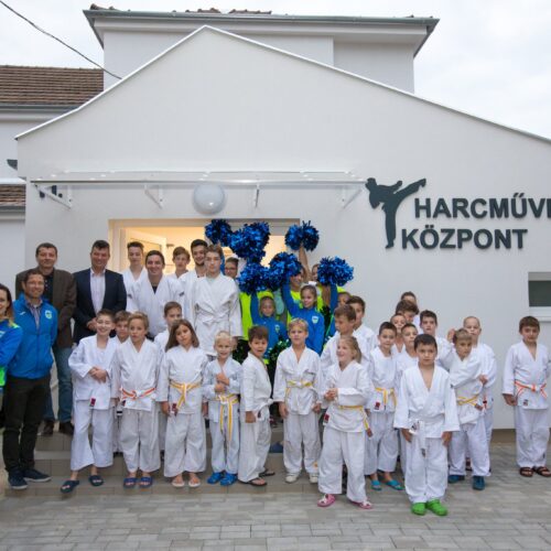Harcmuveszeti kozpont
