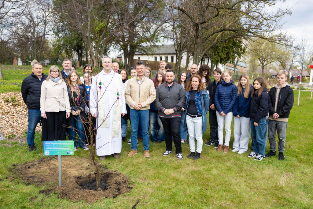 Hársfa ültetés diákokkal